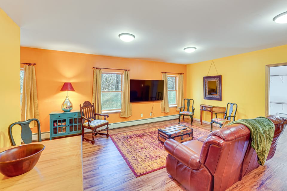 Near Historic Sites: Bright Hyde Park Guest Suite Apartment in Hudson Valley