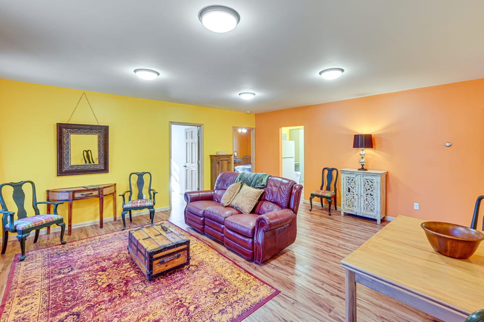 Near Historic Sites: Bright Hyde Park Guest Suite Apartment in Hudson Valley