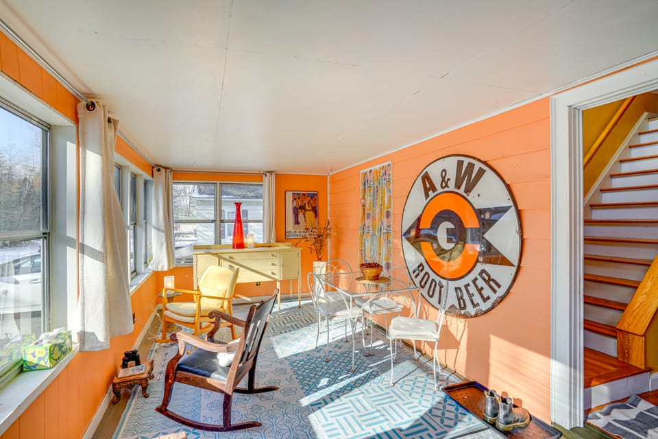1 Mi to Dtwn: Beautiful Home in Williamstown! House in Williamstown