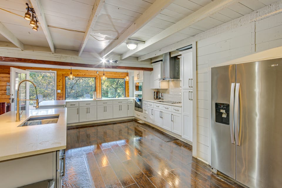 Game Room, Trails! 30-Acre Lakefront Streetman Gem House in Texas