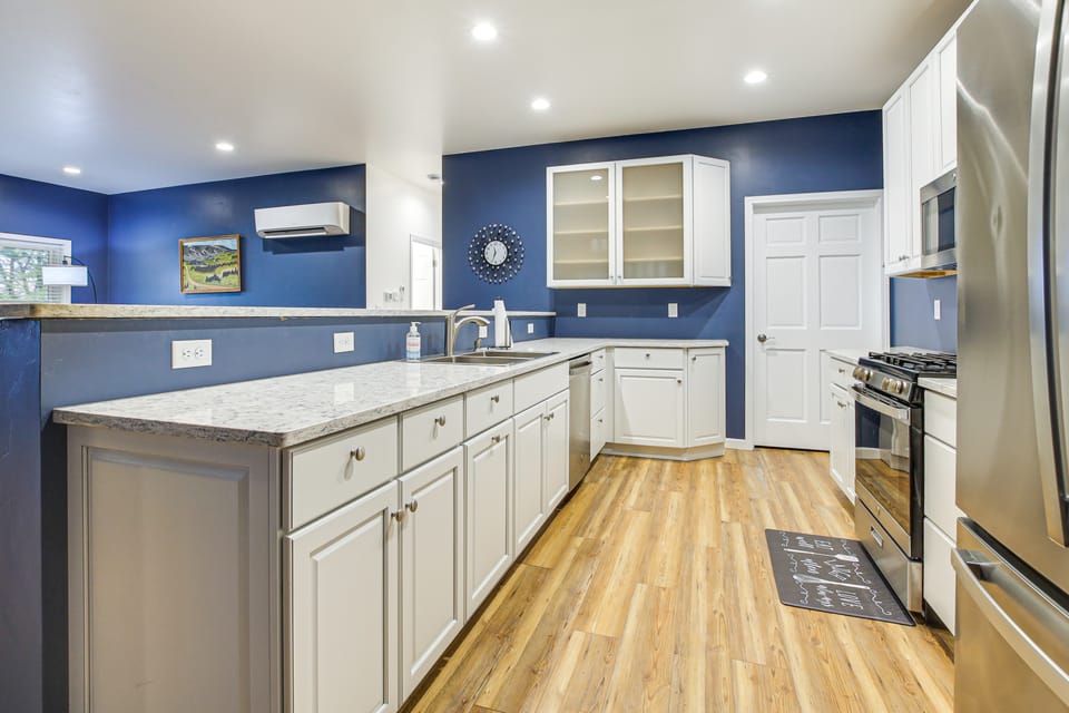2 Mi to Lake Michigan: Fire Pit, Grill, Patio! House in Wisconsin
