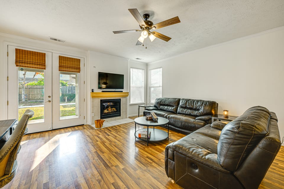 26 Mi to Fresno: Pet-Friendly Home in Reedley! House in Sierra Nevada