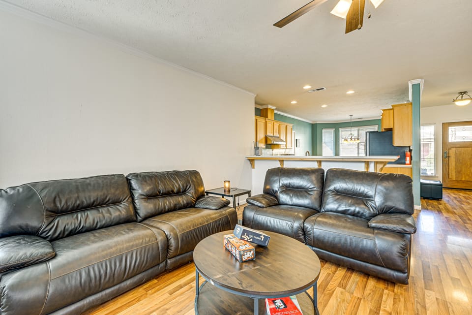 26 Mi to Fresno: Pet-Friendly Home in Reedley! House in Sierra Nevada