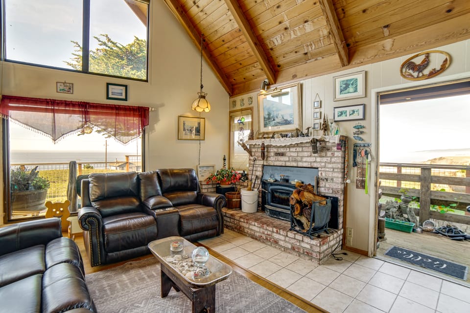 Private Beach Access: Pet-Friendly California Gem! House in Mendocino County