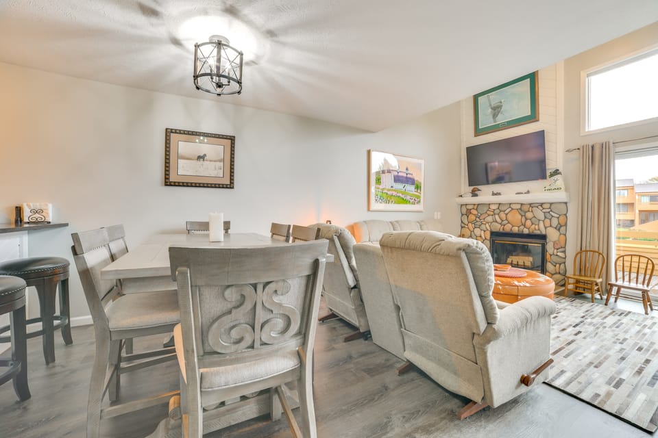 1 Mi to Nubs Nob Ski Resort: Harbor Springs Condo Apartment in Michigan