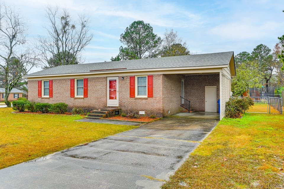 Deck & Fenced Yard: Family Home in Winterville House in Greenville