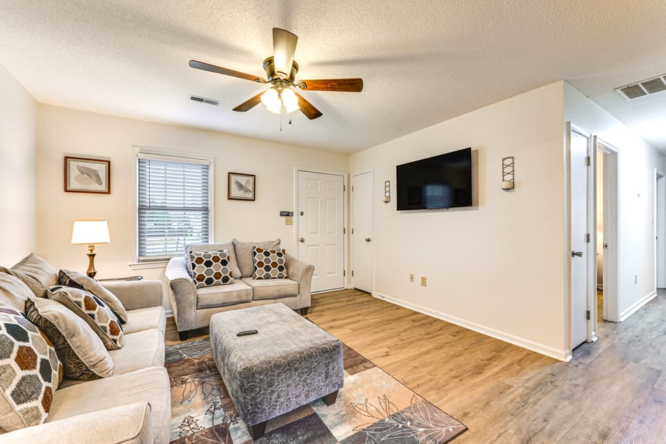 Deck & Fenced Yard: Family Home in Winterville House in Greenville