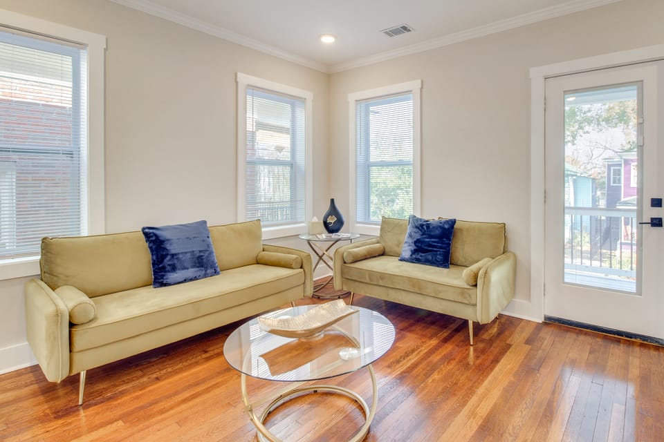 Private Balcony: Spacious, Updated Savannah Apt! Apartment in Savannah