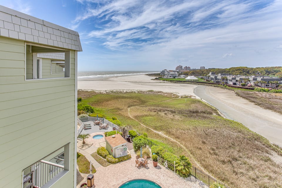 Seaside Serenity: Balcony & Resort Pools in MB Apartment in South Carolina