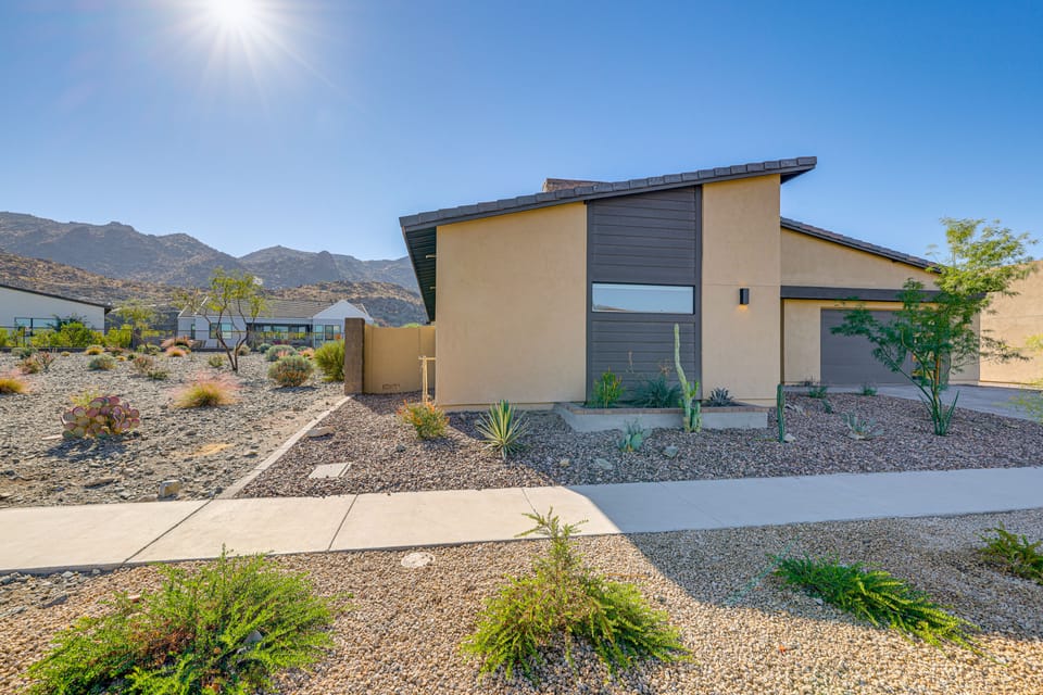 Mtn Views, Pool & Hot Tub: Phoenix Oasis House in Phoenix
