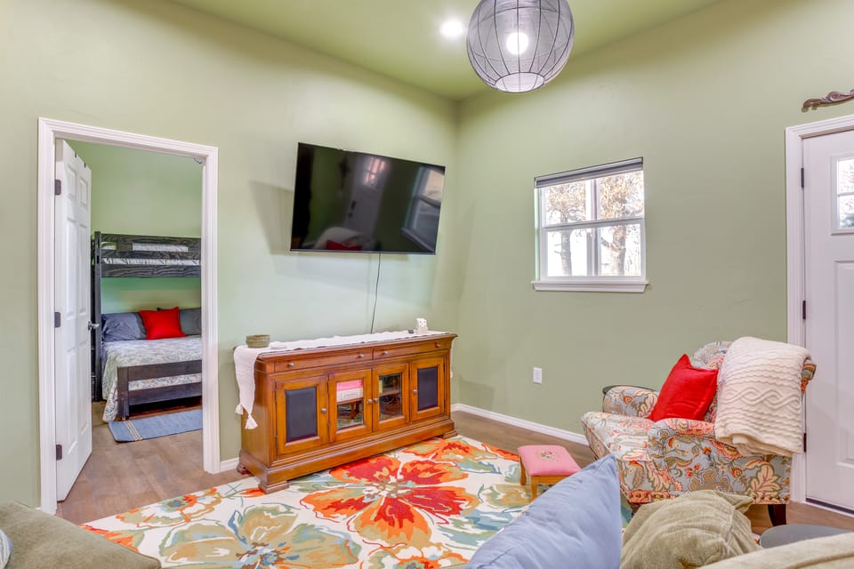 4 Mi to Lazy E Arena: Horse Lover's Haven w/ Grill House in Oklahoma