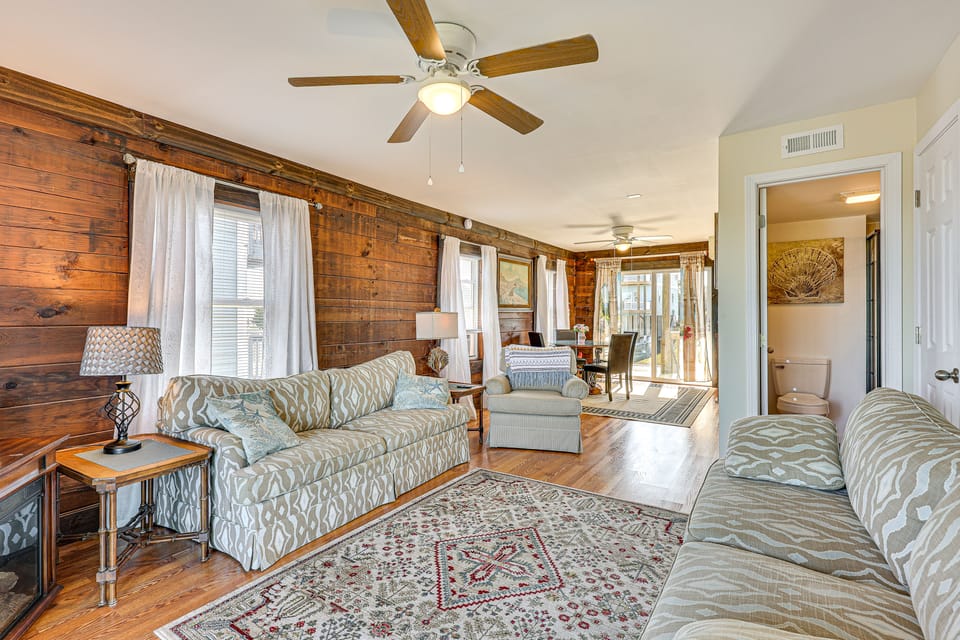Walk to Beach: Duplex in North Topsail Beach! Apartment in North Topsail Beach