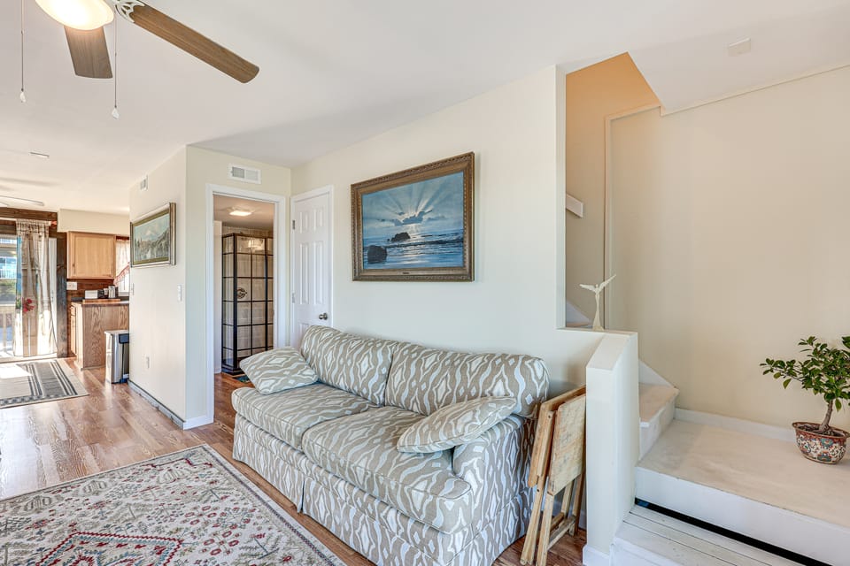 Walk to Beach: Duplex in North Topsail Beach! Apartment in North Topsail Beach