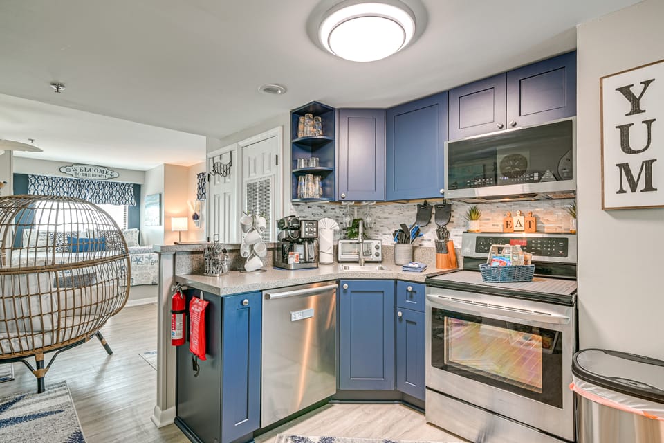 Pools, Hot Tubs & Ocean Access: Myrtle Beach Condo Apartment in South Carolina