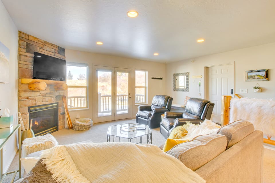 6 Mi to Powder Mtn w/ Shuttle: Cozy Eden Condo! Apartment in Utah
