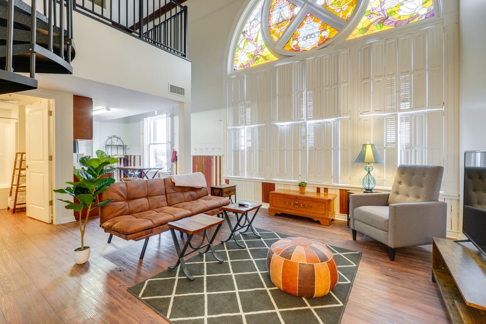 Unique & Stylish Studio Loft in Huntington! Apartment in Indiana