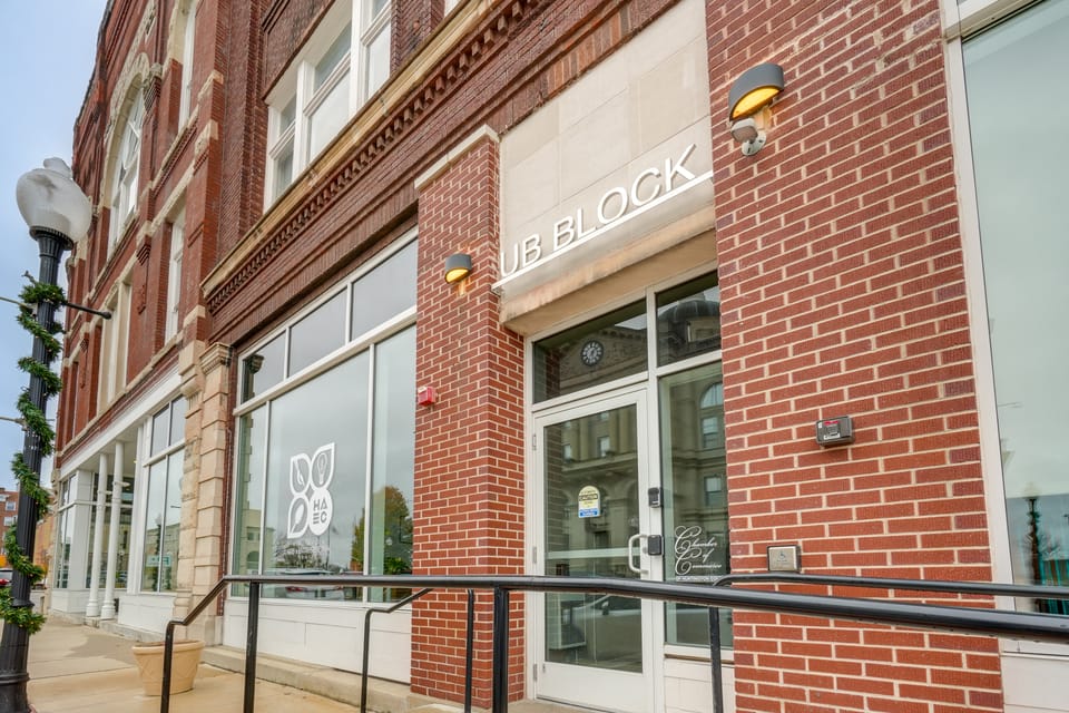 Unique & Stylish Studio Loft in Huntington! Apartment in Indiana