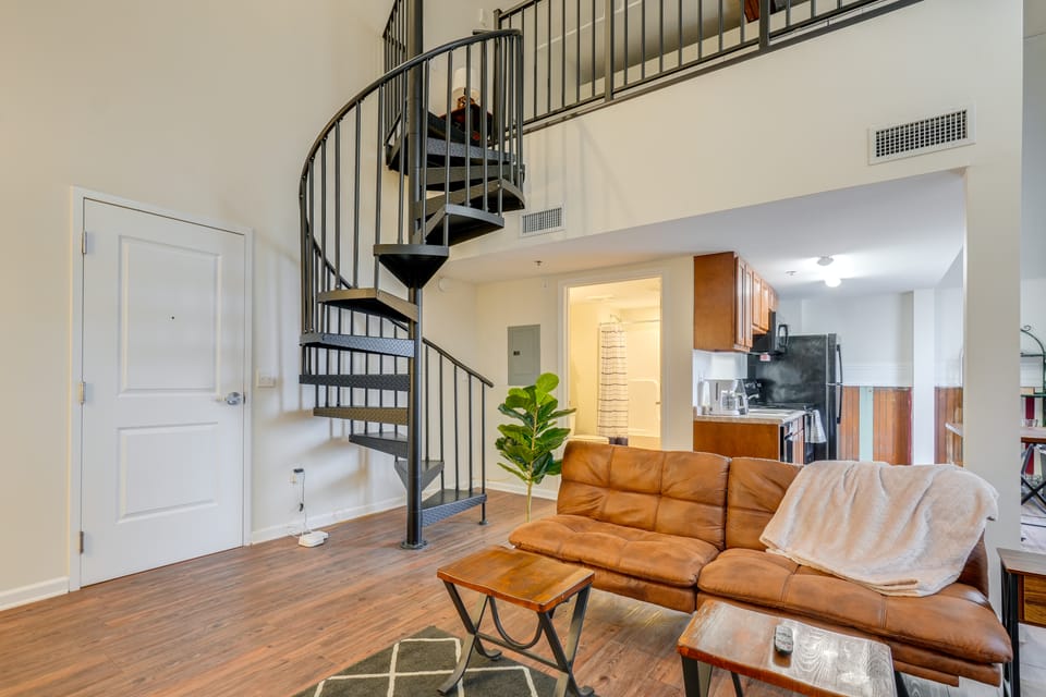 Unique & Stylish Studio Loft in Huntington! Apartment in Indiana