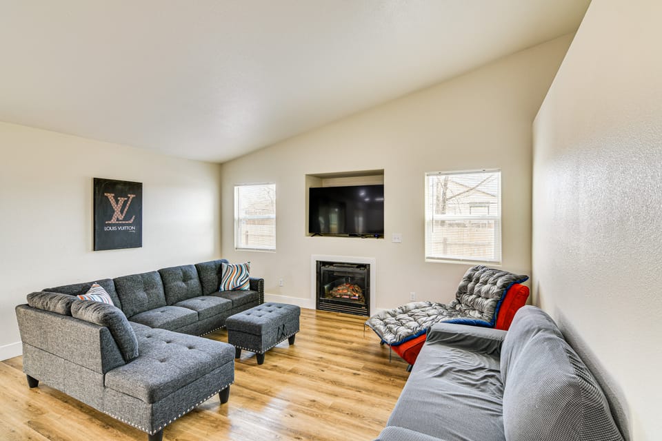 1 Mi to Pioneer Crossing Casino: Fernley Retreat! House in Sierra Nevada