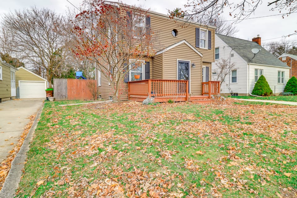 Walk to Adrian College: Family Home in Michigan House in Ohio
