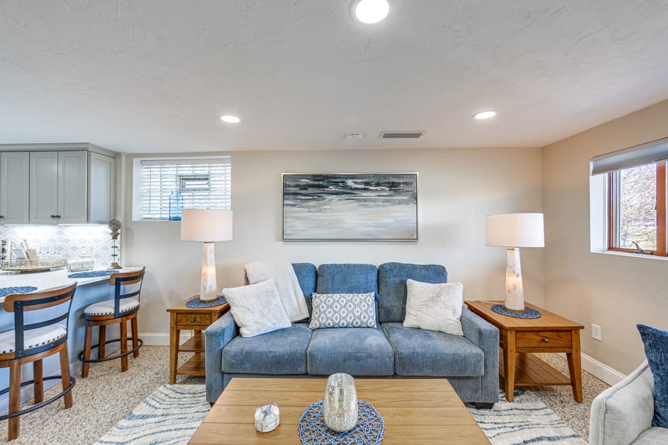 20 Mi to Pittsburgh: Natrona Heights Apt Apartment in Allegheny River