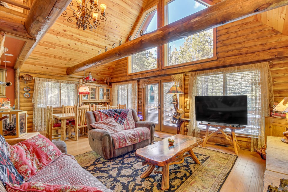 Family-Friendly Cabin w/ Fire Pit in Forest Lakes House in Arizona