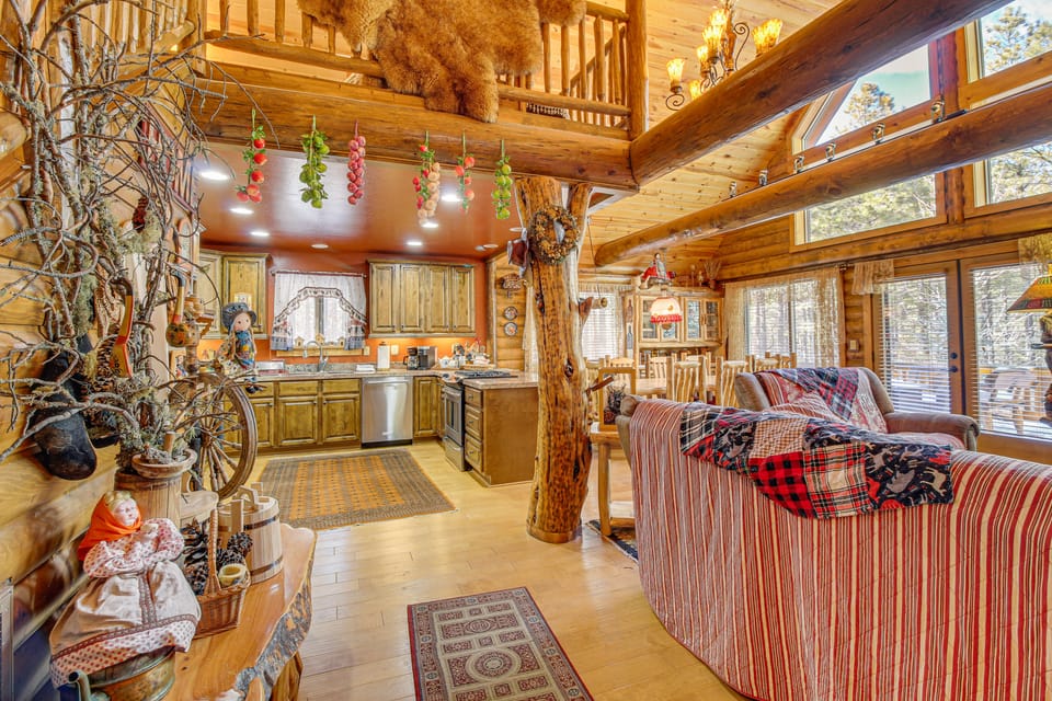 Family-Friendly Cabin w/ Fire Pit in Forest Lakes House in Arizona