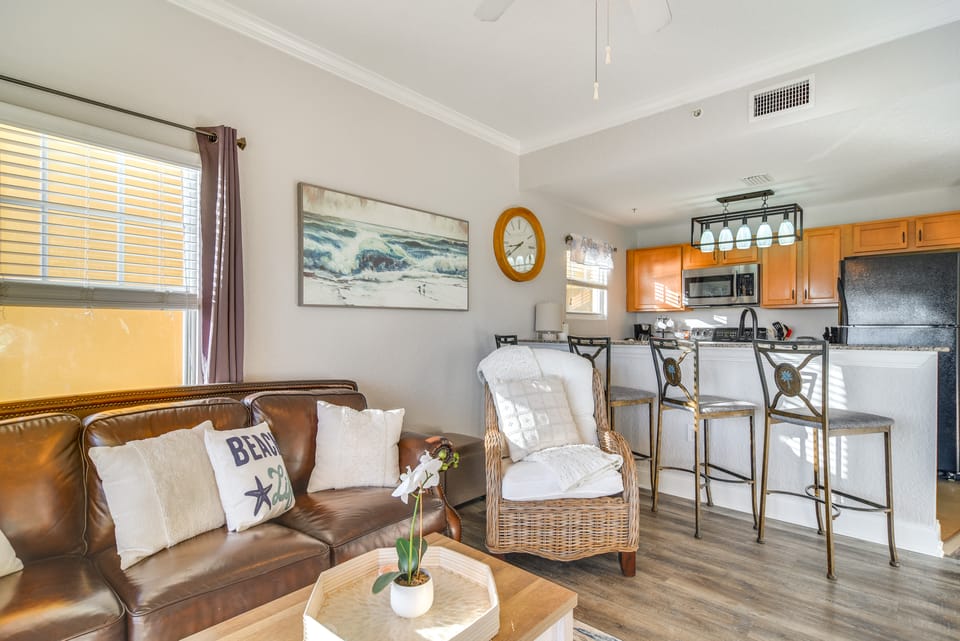 Short Walk to Bay & Ocean: Treasure Island Condo Apartment in Treasure Island