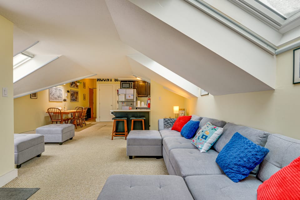 Walk to Mount Snow Resort: Unit w/ Pool & Hot Tubs Apartment in Dover