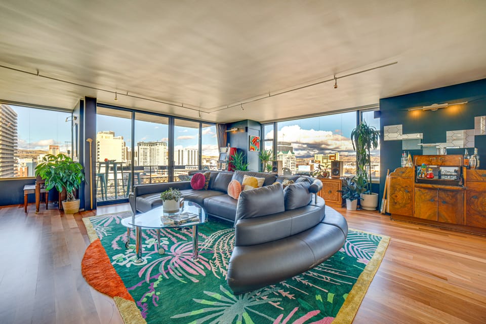 Luxe Dtwn Reno Penthouse ~ 3 Mi to Casinos! Apartment in Reno
