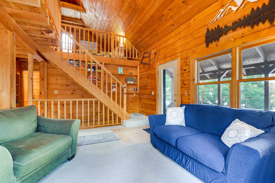 2 Mi to Boat Ramp: Log Cabin in New Hampshire House in Vermont