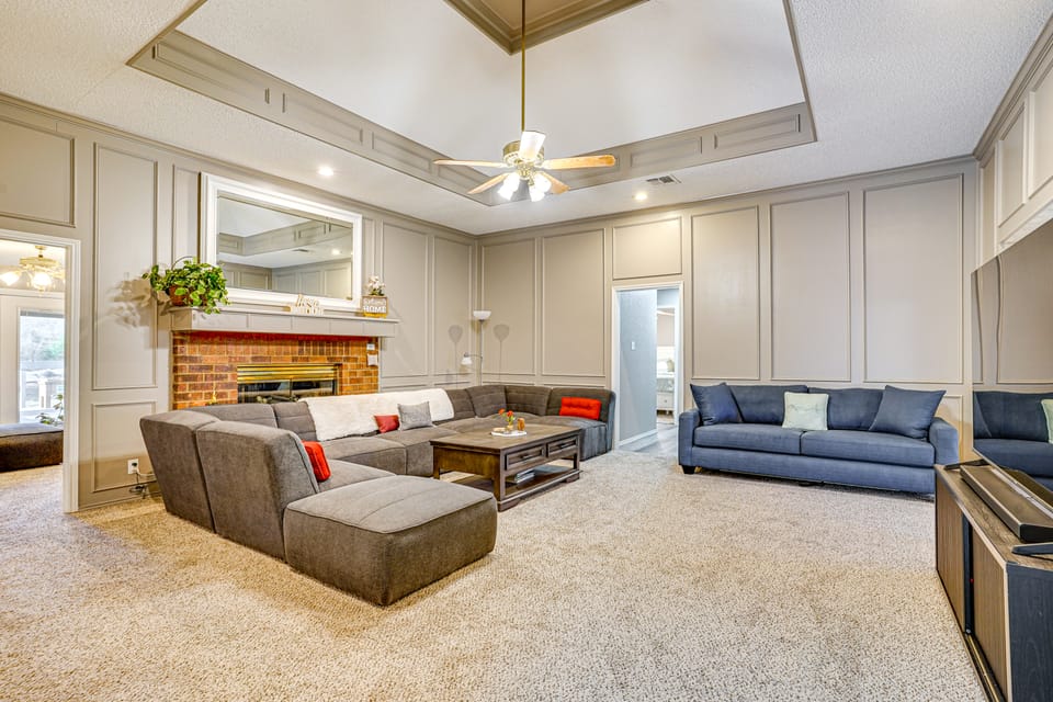 Large Yard, Fire Pit & Games: Grandview Haven! House in Texas