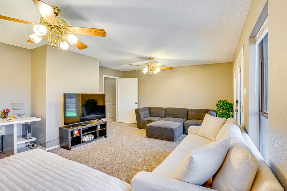 Large Yard, Fire Pit & Games: Grandview Haven! House in Texas