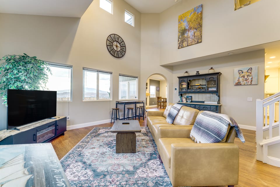 Mtn-View Haven w/ Hot Tub! 28 Mi to Mt Rose Ski House in Sparks