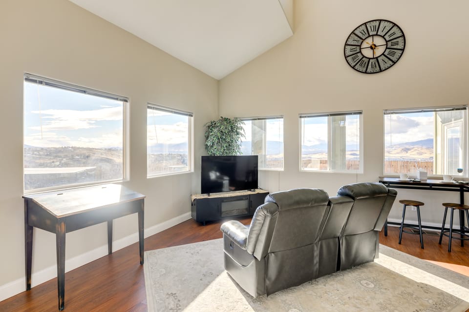 Mtn-View Haven w/ Hot Tub! 28 Mi to Mt Rose Ski House in Sparks