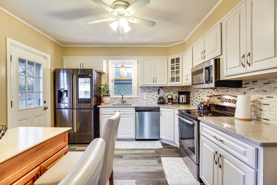 3 Mi to Downtown: Spacious White Plains Home House in White Plains
