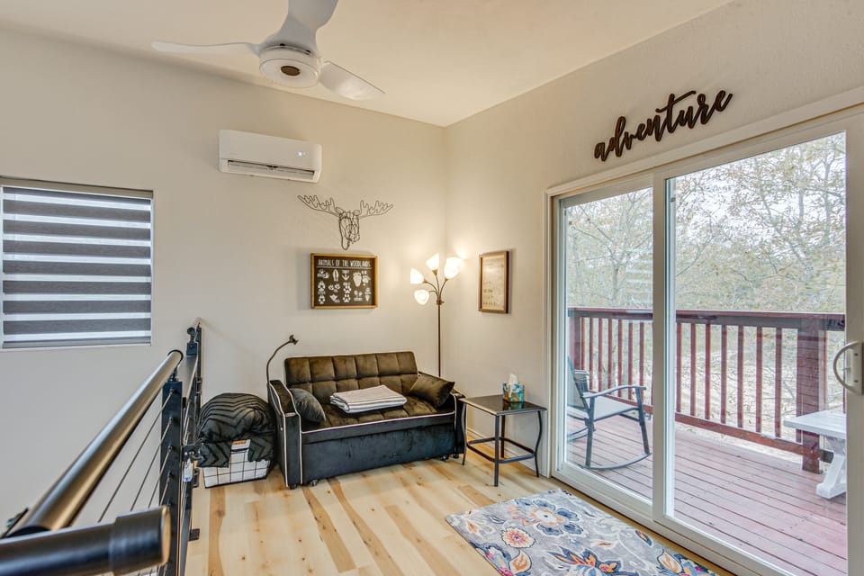 Hike & Explore: 60-Acre Outdoor Retreat in Tyler! House in Texas