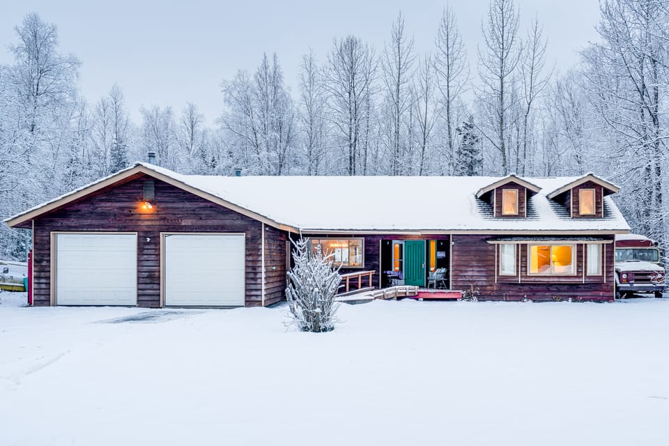 Home 20 Mi to Anchorage & Chugach State Park! House in Anchorage