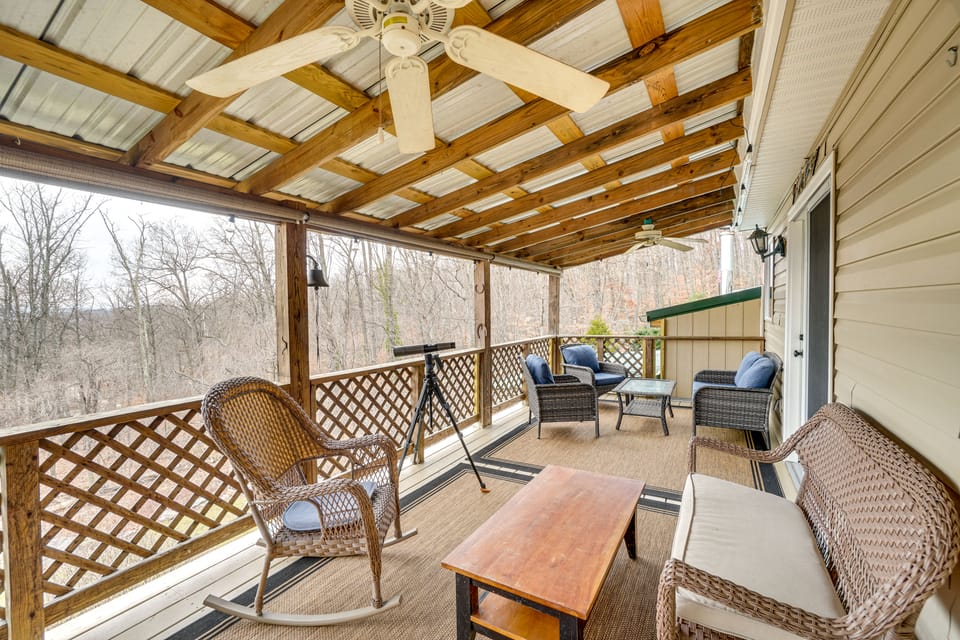 Knoxville Home: On-Site Hiking & Outdoor Kitchen! House in Maryland