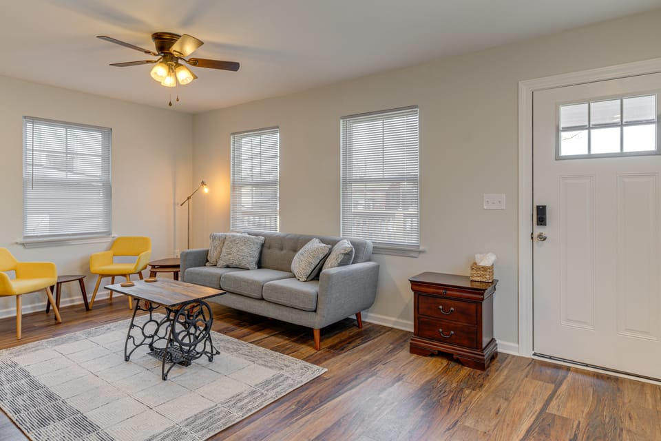 Louisville Charm Near the Derby: Apt w/ Yard! Apartment in Jefferson County