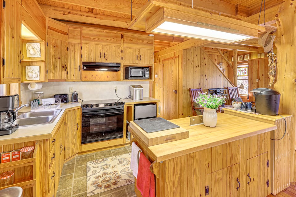 10 Mi to Sardis Lake: Home w/ Grill in Tuskahoma House in Oklahoma
