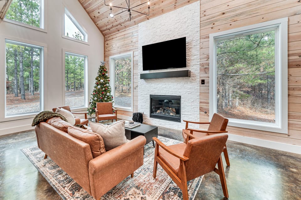 7 Mi to Broken Bow Lake: 'Wynsome Lodge' Cabin! House in Oklahoma