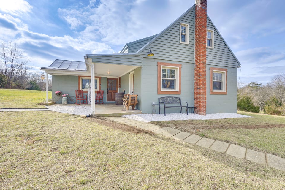 Grill & Fire Pit: New Market Getaway on 3-Acres! Cottage in Shenandoah Valley