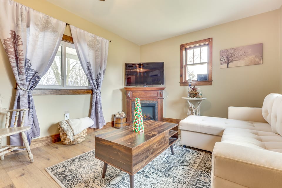 Grill & Fire Pit: New Market Getaway on 3-Acres! Cottage in Shenandoah Valley