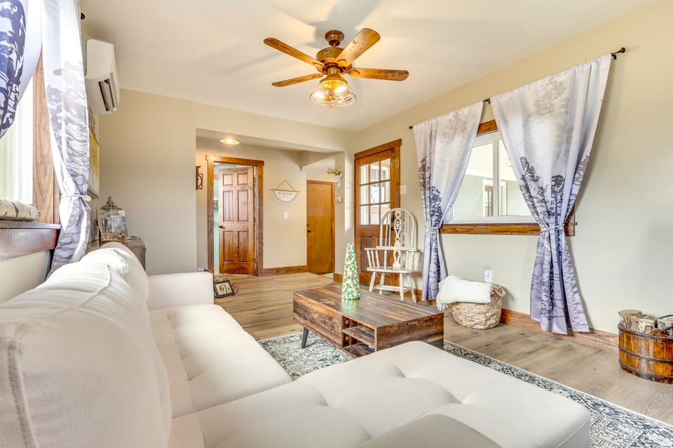 Grill & Fire Pit: New Market Getaway on 3-Acres! Cottage in Shenandoah Valley