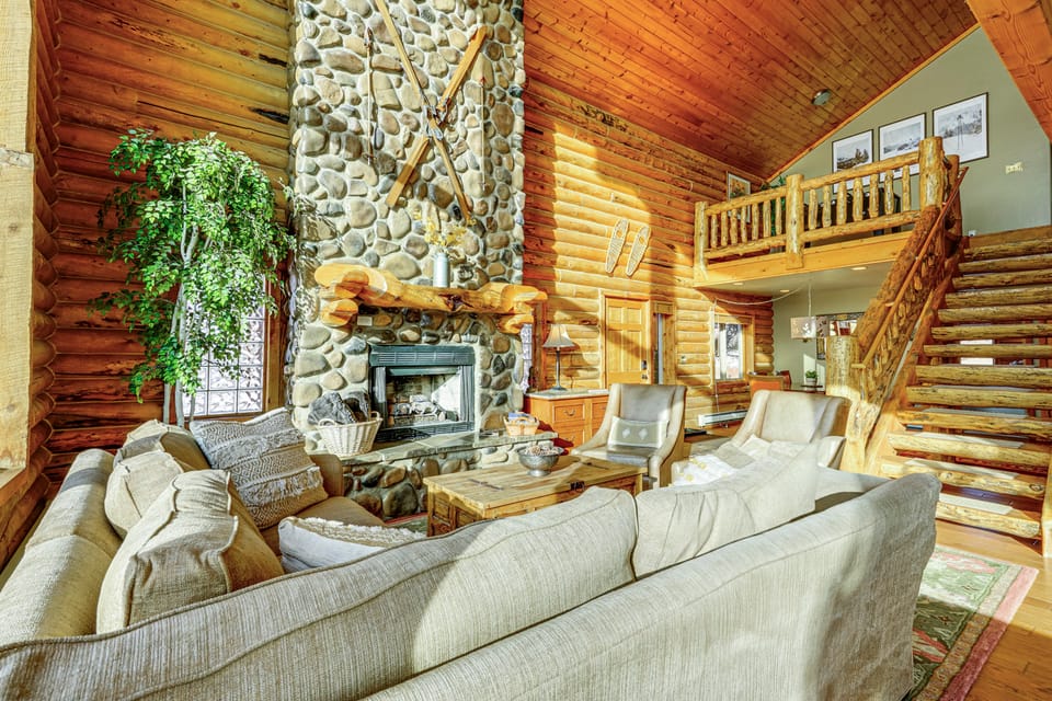 10 Mi to Deer Valley: Mtn-View Gem w/ Game Room House in Utah