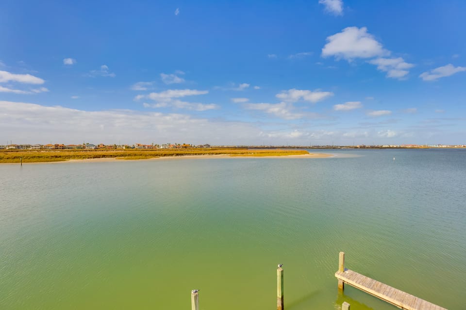 Walk to Whitecap Beach: Corpus Christi Retreat Apartment in North Padre Island