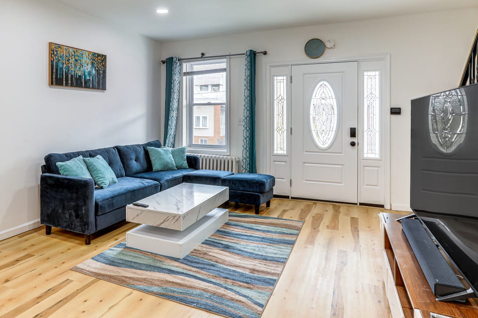6 Mi to Lincoln Financial: Stylish Philly Townhome Apartment in Philadelphia