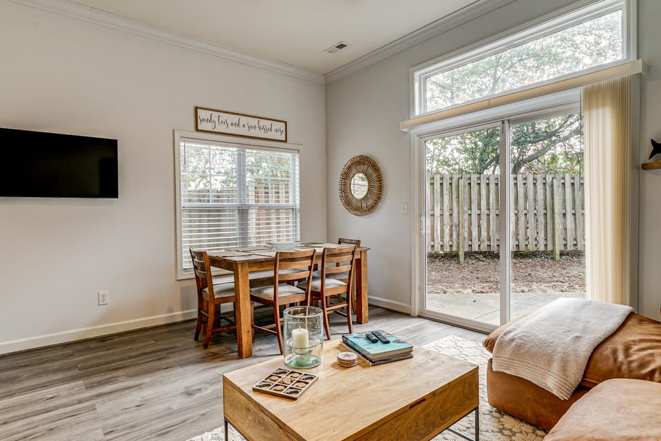 Coastal Gem 3 1/2 Mi from Wrightsville Shoreline Apartment in Wilmington