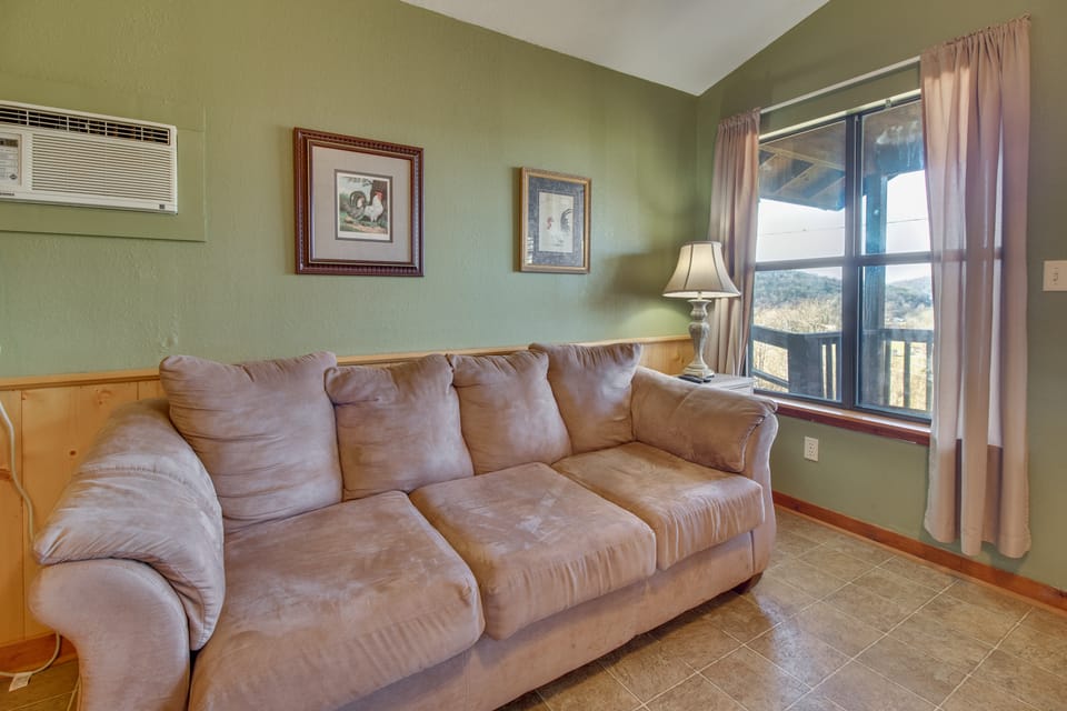 Fish, Hike & Unwind: Getaway in Mountain View! House in Arkansas